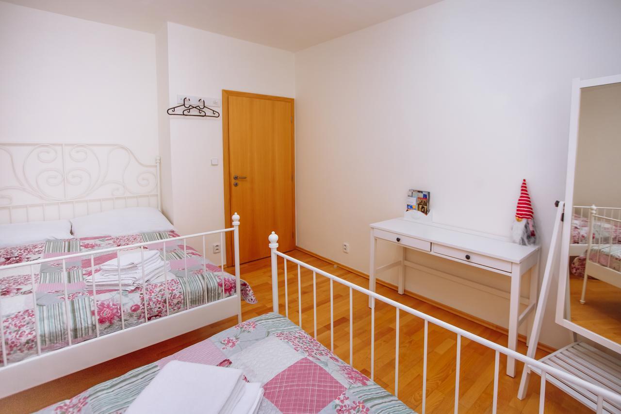 Beautiful Apartment In Central Residence Прага Экстерьер фото