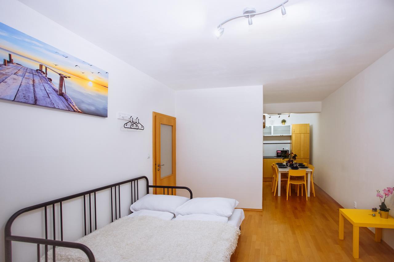 Beautiful Apartment In Central Residence Прага Экстерьер фото